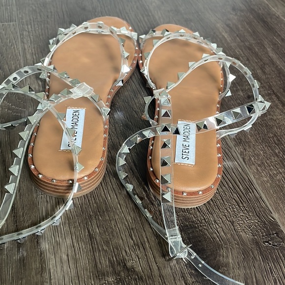 Steve Madden Sandal, SIZE 8 , PRE- LOVED, just a little too big - Picture 4 of 7